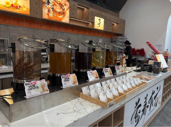 茅根、茯苓、金银花泡奶茶,年轻人爱了 茅根、茯苓、金银花泡奶茶,年轻人爱了