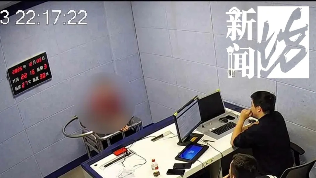 上海一男子偷走女友6只名牌包 转卖后把钱转给前女友