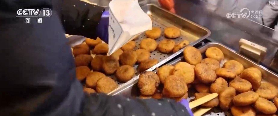 尝过“烟火”拥抱“冰雪”新体验开启消费新密码 早市里的城市温度推升文旅消费热力