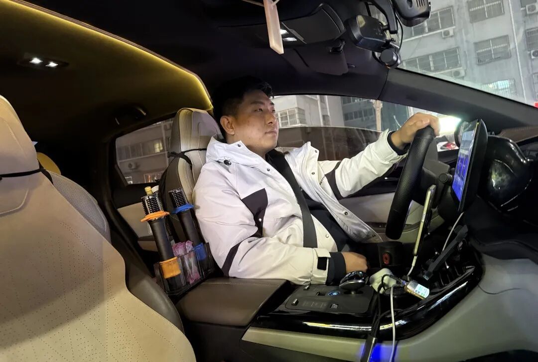 这位网约车的“移动树洞”藏了1000位乘客的心事