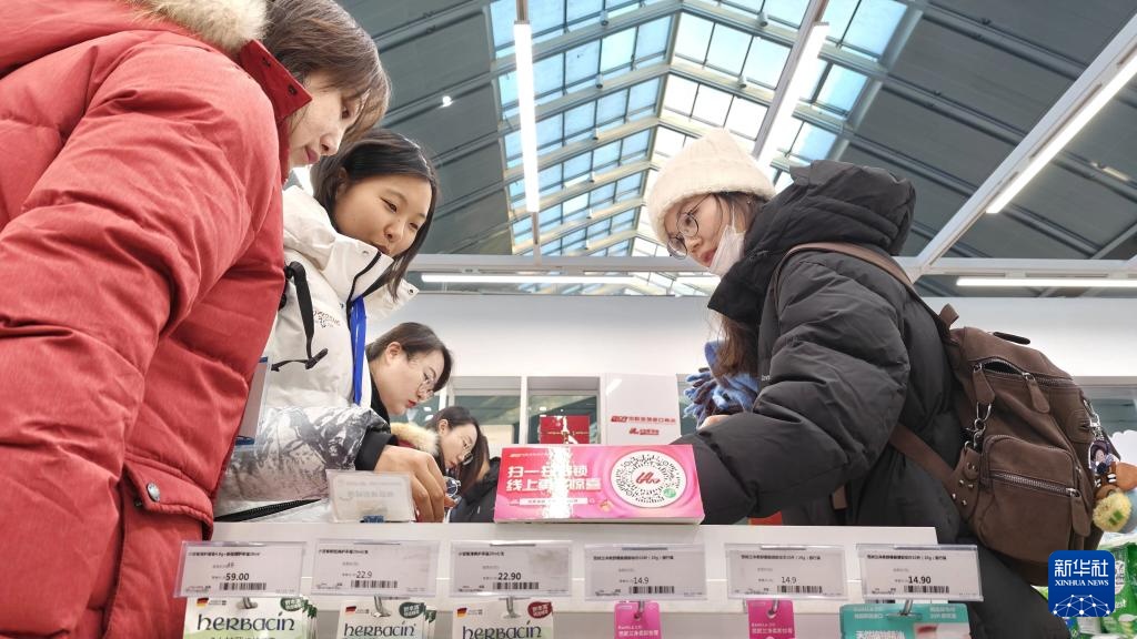 保税店开进火车站