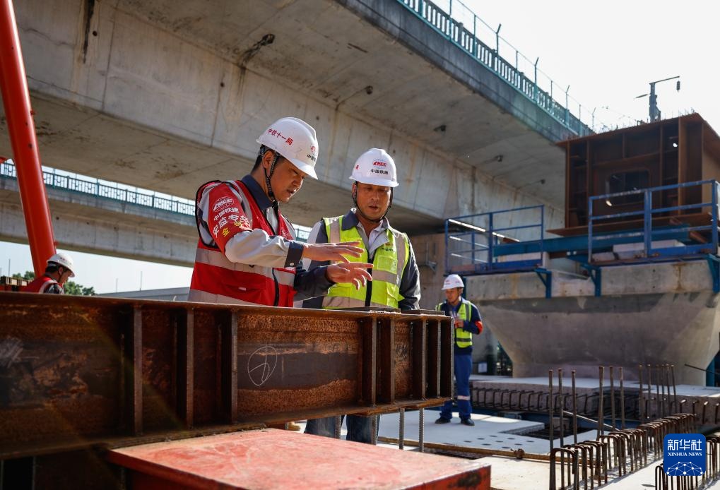 广州:保障“高铁进城”施工安全 广州:保障“高铁进城”施工安全