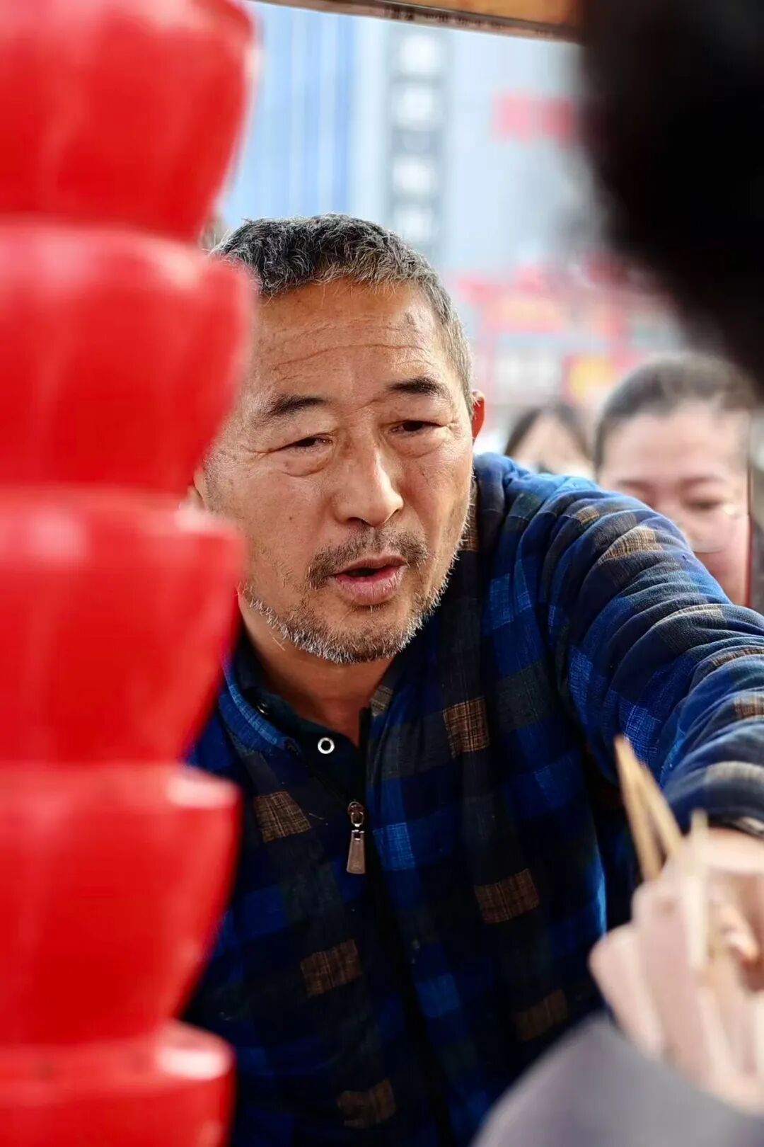 “4元一串的糖葫芦,有人直接扫了1000元” “4元一串的糖葫芦,有人直接扫了1000元”