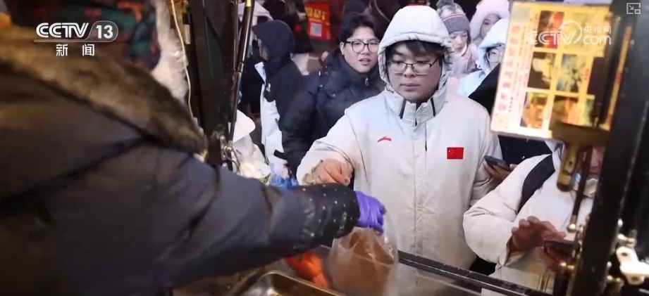 尝过“烟火”拥抱“冰雪”新体验开启消费新密码 早市里的城市温度推升文旅消费热力