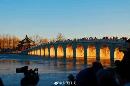 颐和园金光穿洞绝美光影