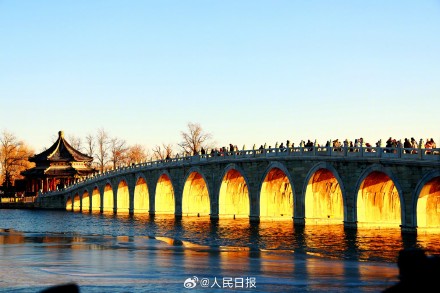 颐和园金光穿洞绝美光影