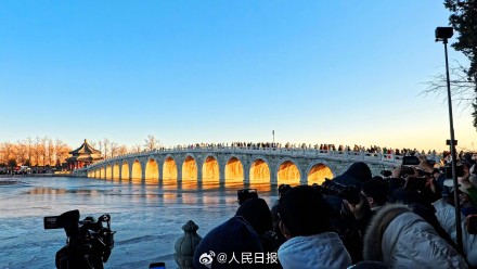 颐和园金光穿洞绝美光影