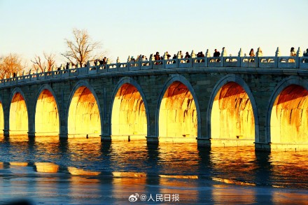 颐和园金光穿洞绝美光影