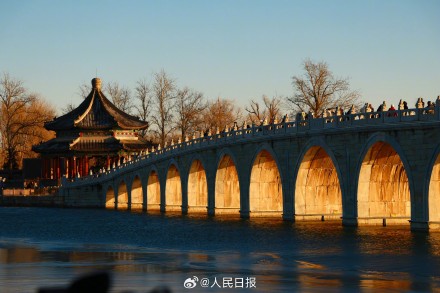 颐和园金光穿洞绝美光影