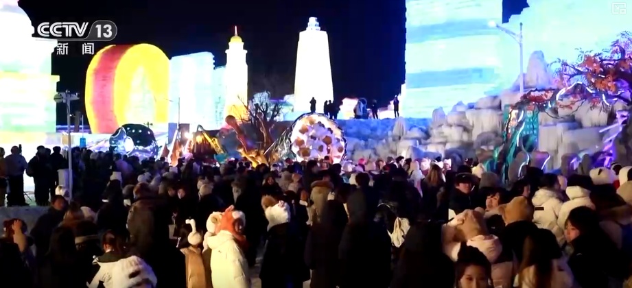 “夜滑”“景+滑”“剧+滑”跨界融合 “一站式”冰雪体验点燃冰雪消费热引擎