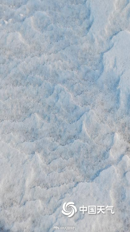 此时雪成了风的形状