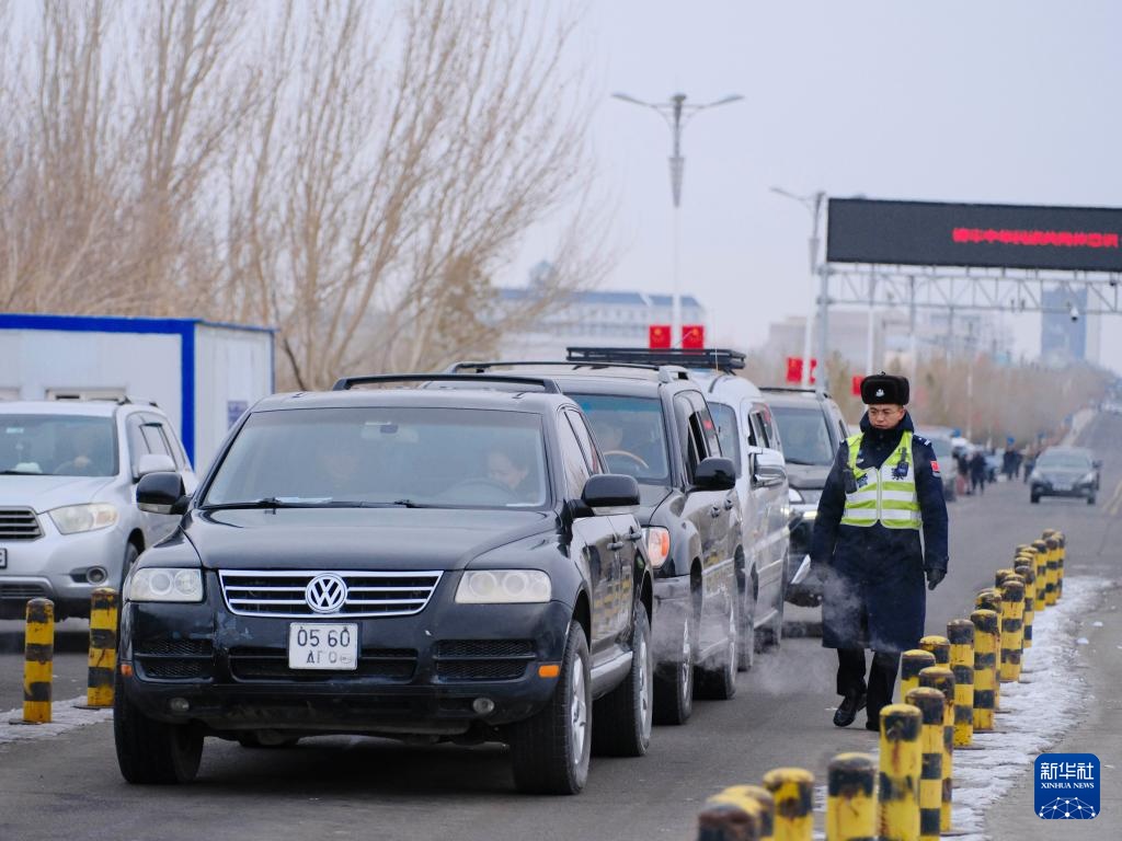 二连浩特口岸出入境流量创历史新高