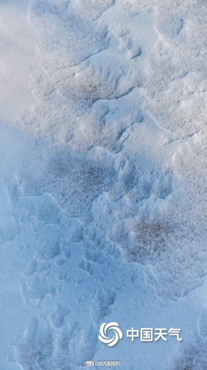 此时雪成了风的形状