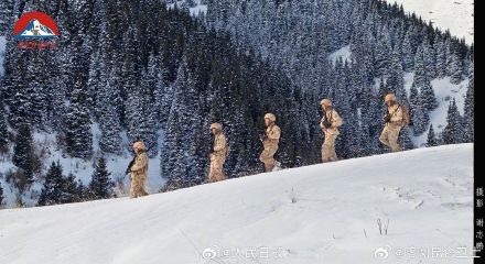 致敬！这是边防战士的风雪巡逻路