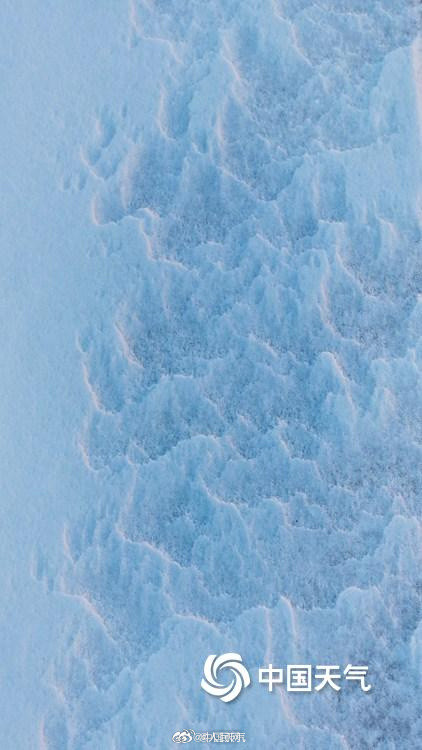 此时雪成了风的形状