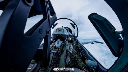 战机与蓝天的适配度拉满