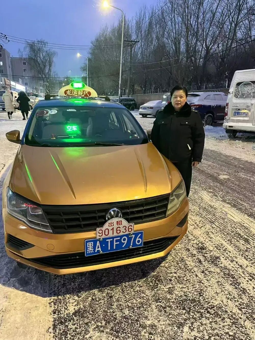 冰城冬夜暖心事！外地学生背包遗落，“的姐”5分钟后火速送还