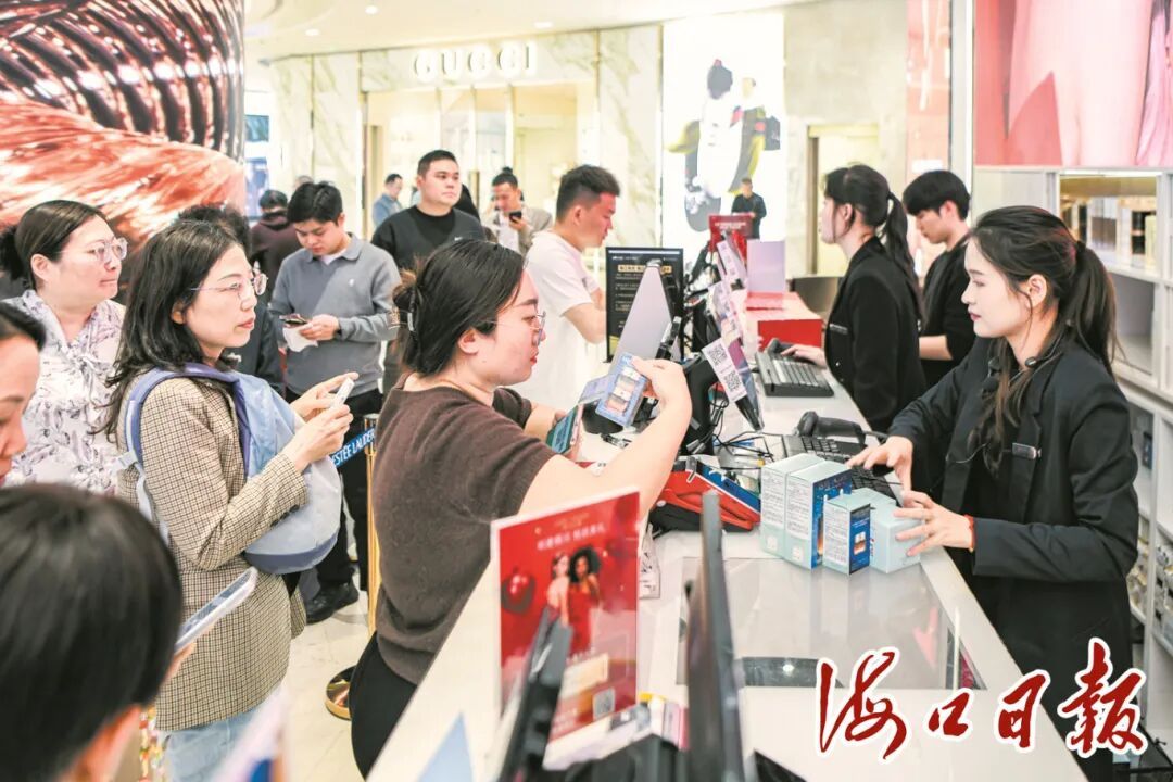 封关首周 离岛免税品销售额达11亿元 封关首周 离岛免税品销售额达11亿元