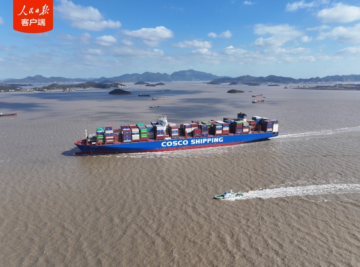 全球最大等级集装箱船成功通航 宁波舟山港迎来“双通道”时代 全球最大等级集装箱船成功通航 宁波舟山港迎来“双通道”时代