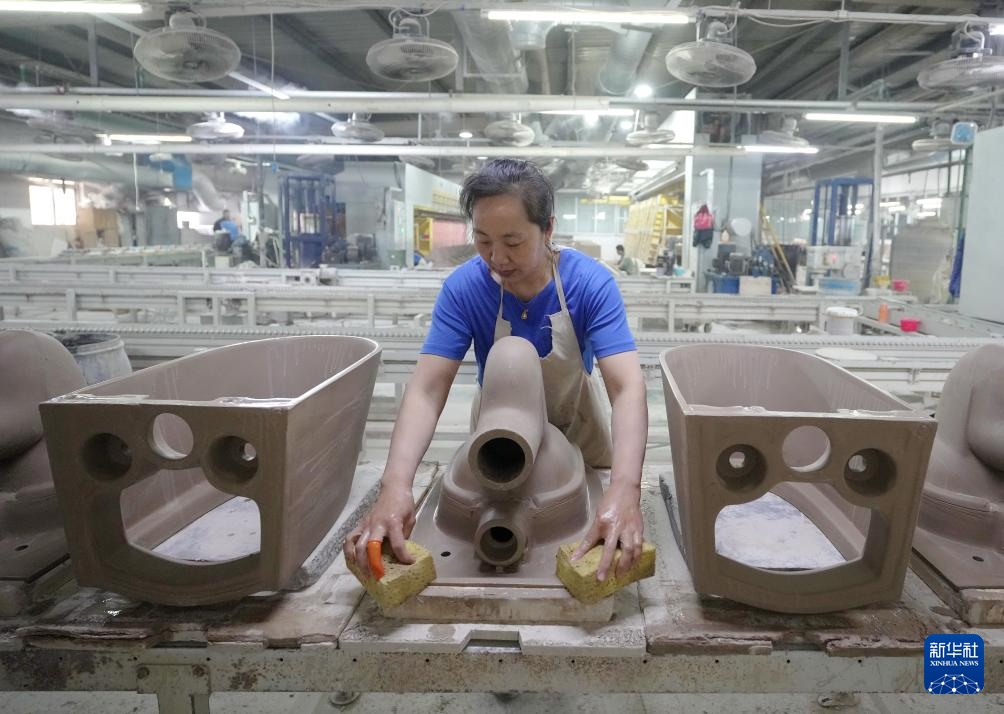 河北唐山海港:临港经济蓬勃发展 河北唐山海港:临港经济蓬勃发展