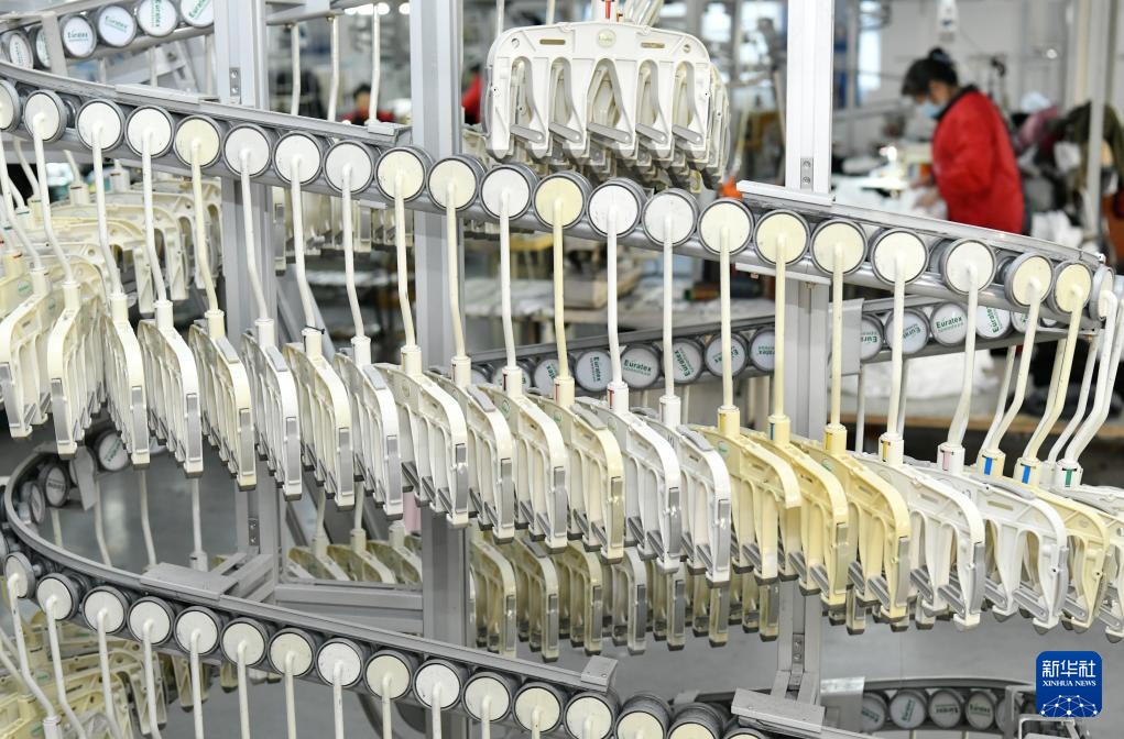 河北肃宁：针纺服装业订单生产忙