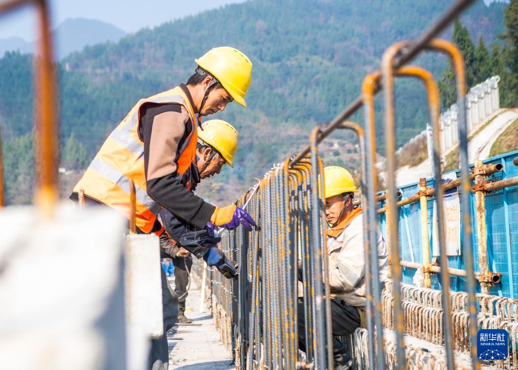 西渝高铁赵家普里河特大桥合龙 西渝高铁赵家普里河特大桥合龙