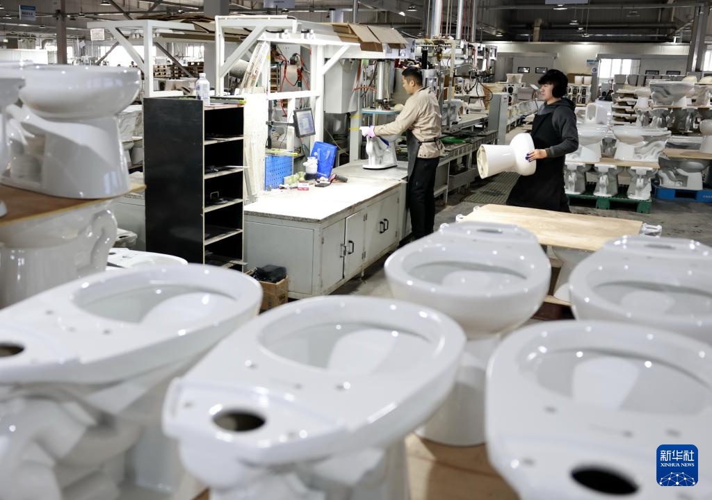 河北唐山海港:临港经济蓬勃发展 河北唐山海港:临港经济蓬勃发展