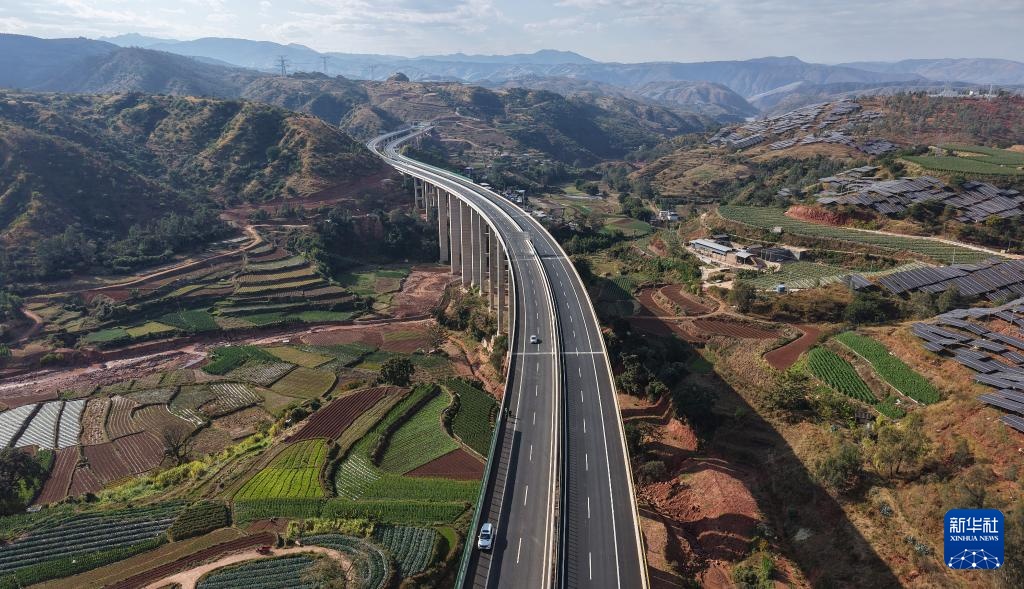 云南多条高速公路正式通车运行