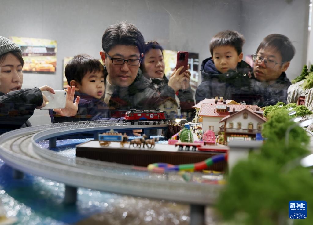 “铁路微缩世界”亮相上海市群艺馆 “铁路微缩世界”亮相上海市群艺馆