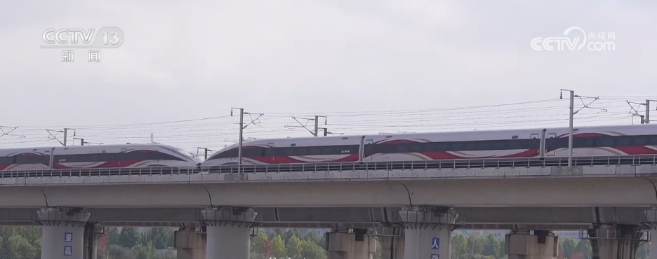 解锁陕北出行新方式 红色老区迈入高铁时代