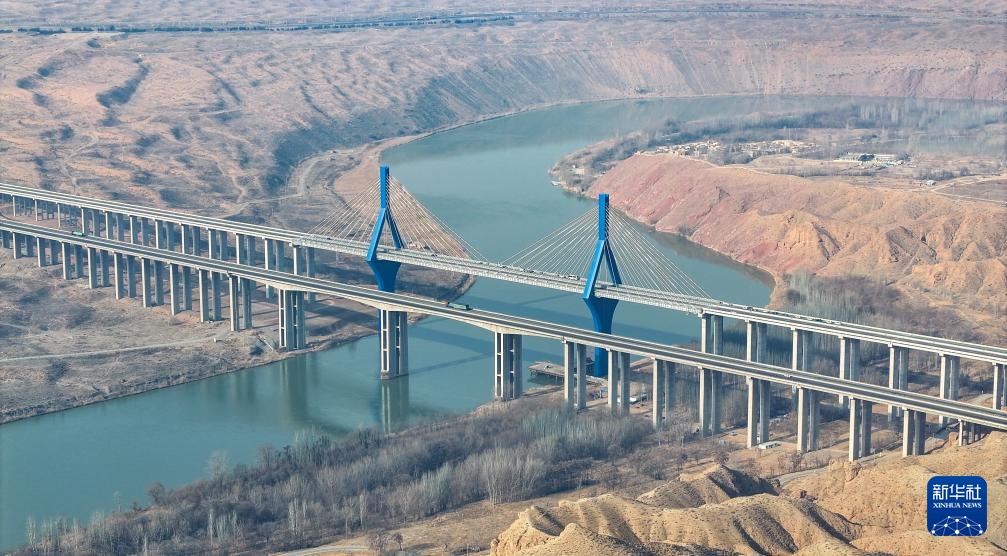 黑山峡黄河特大桥建成通车