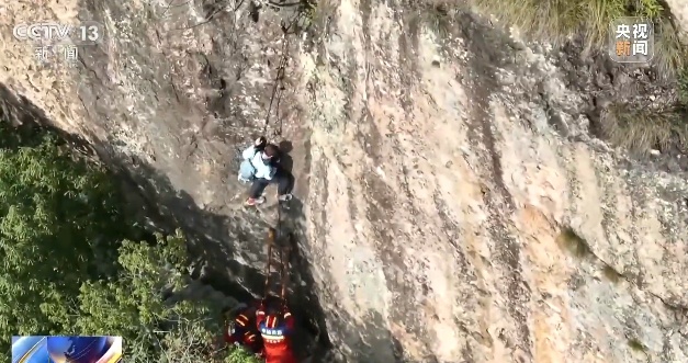男子在悬崖速降，距地面约5米时发现绳索用尽…