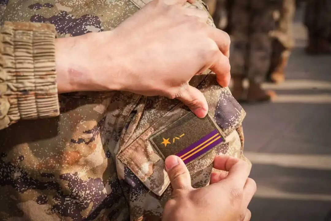 我军四大战略兵种军旗臂章,正式启用! 我军四大战略兵种军旗臂章,正式启用!