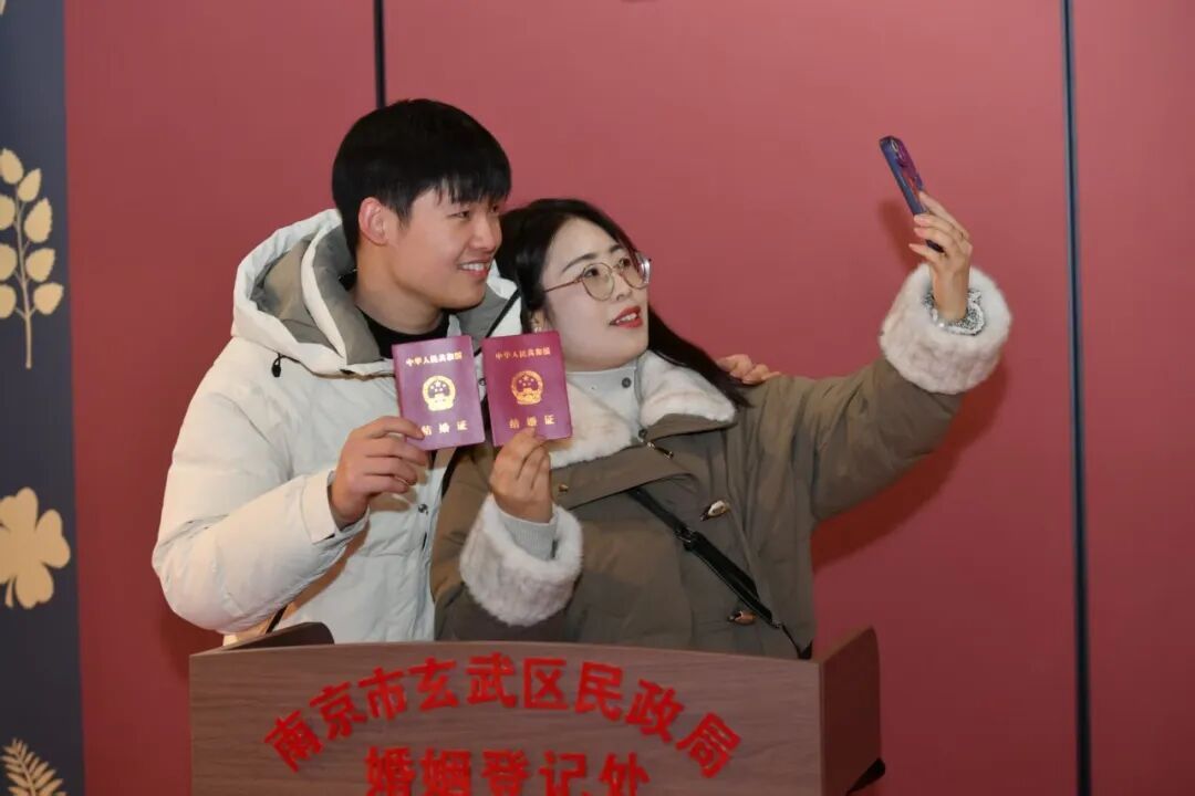 恭喜！今天我们结婚了！