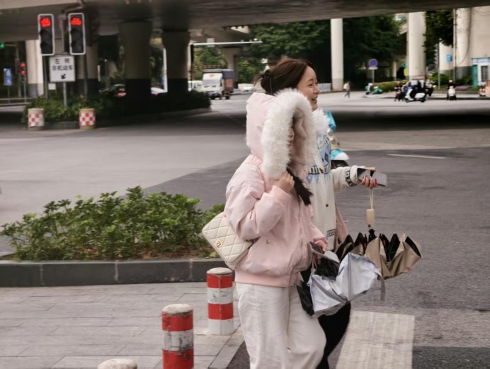 明早最冷!广西人:把羽绒服“焊”在身上 明早最冷!广西人:把羽绒服“焊”在身上