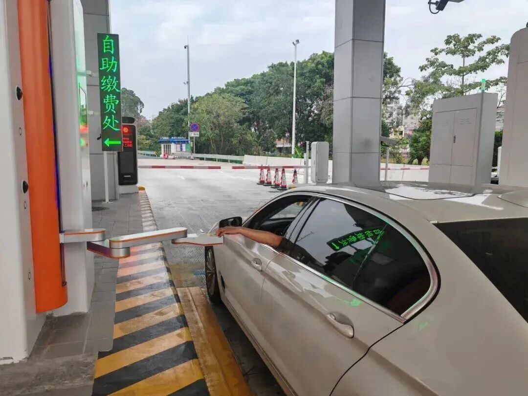 广东一收费站突然走红，网友：太超前！