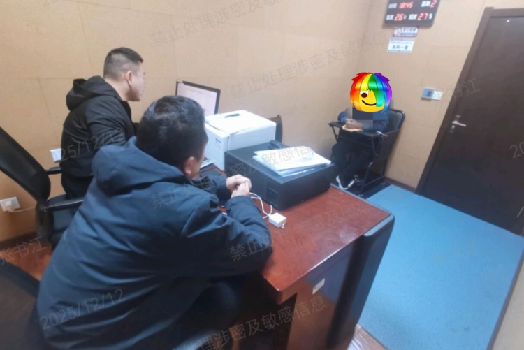 “换装+头盔”伪装潜入办公室?民警:抓! “换装+头盔”伪装潜入办公室?民警:抓!