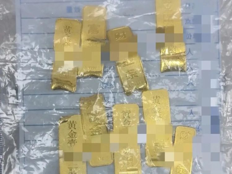 “换装+头盔”伪装潜入办公室?民警:抓! “换装+头盔”伪装潜入办公室?民警:抓!