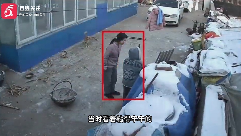 嘴唇、舌头被“硬控”!东北娃“实力”验证:冬天在东北真不能舔铁棍 嘴唇、舌头被“硬控”!东北娃“实力”验证:冬天在东北真不能舔铁棍