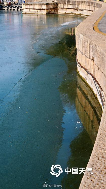 小寒不寒 北京颐和园湖水尚未冻实 小寒不寒 北京颐和园湖水尚未冻实