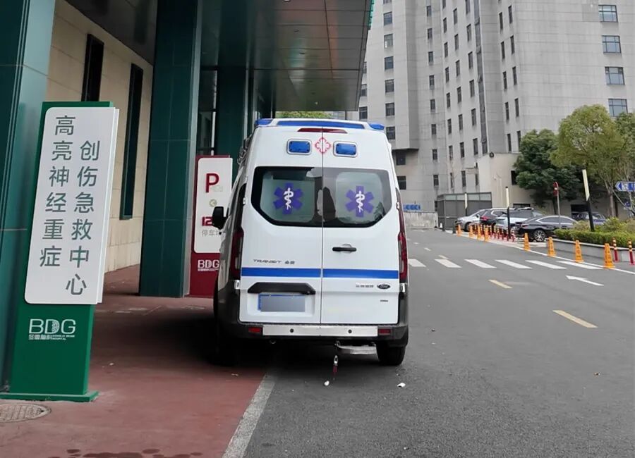 全网心疼！16岁舞狮少年意外坠落，或终生靠呼吸机生存？上海天花板级专家出手