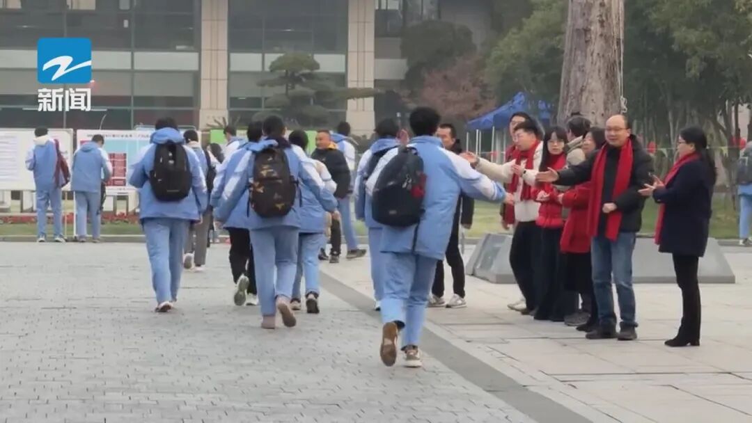 高考首考正式开考！考生：物理大题有点“奇怪”