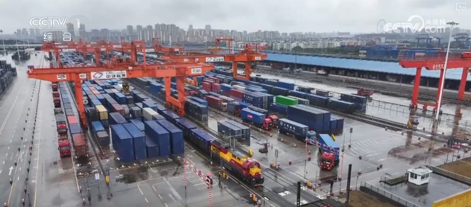 开年即冲刺!港口码头、重大工程、科技创新……各领域火热开局积聚经济发展“底气” 开年即冲刺!港口码头、重大工程、科技创新……各领域火热开局积聚经济发展“底气”