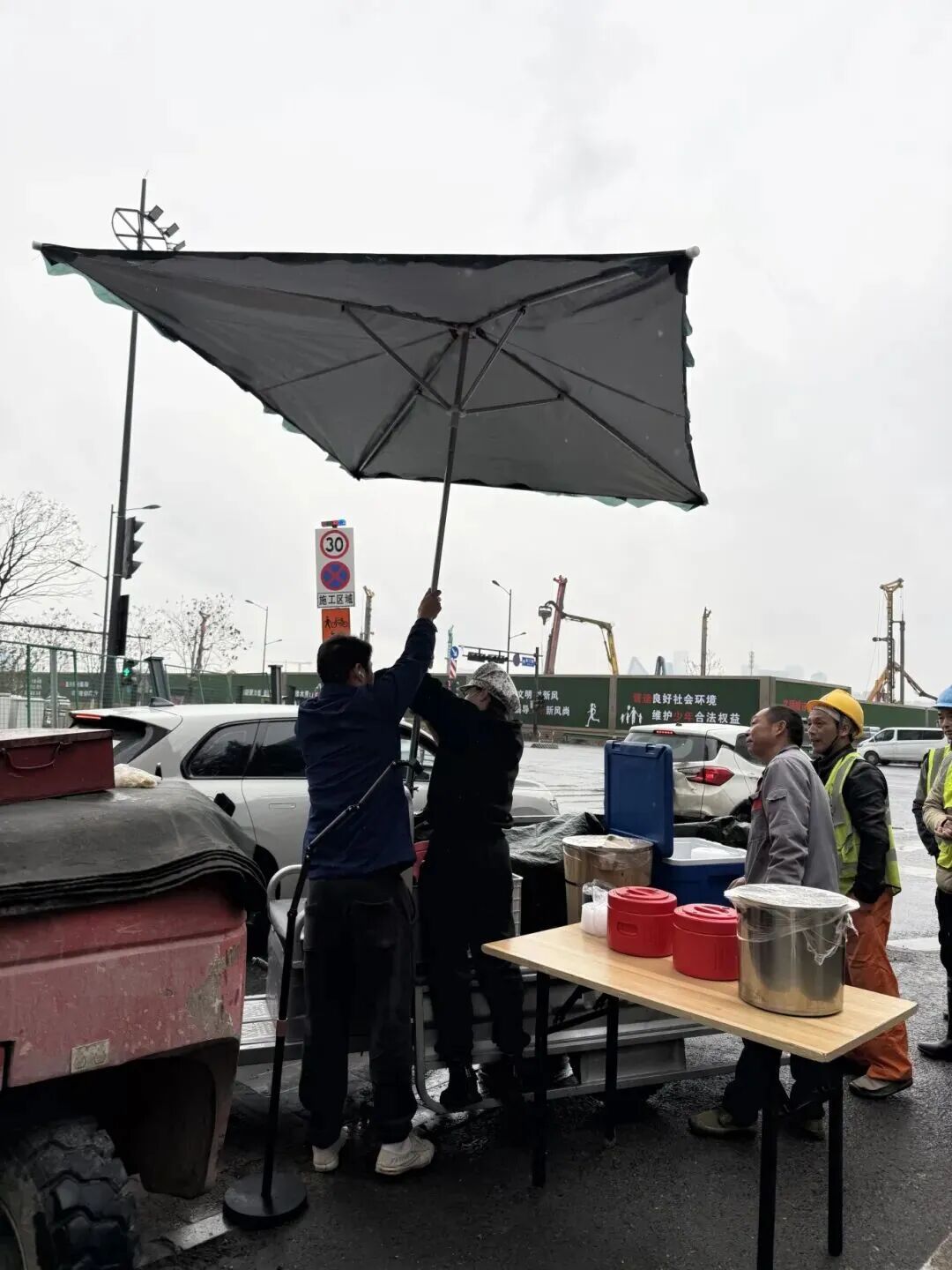 10元管饱，15分钟售罄！杭州39岁女子辞职亏本卖盒饭，卖出了……