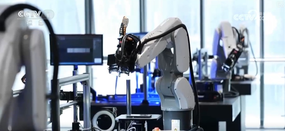 开年即冲刺!港口码头、重大工程、科技创新……各领域火热开局积聚经济发展“底气” 开年即冲刺!港口码头、重大工程、科技创新……各领域火热开局积聚经济发展“底气”