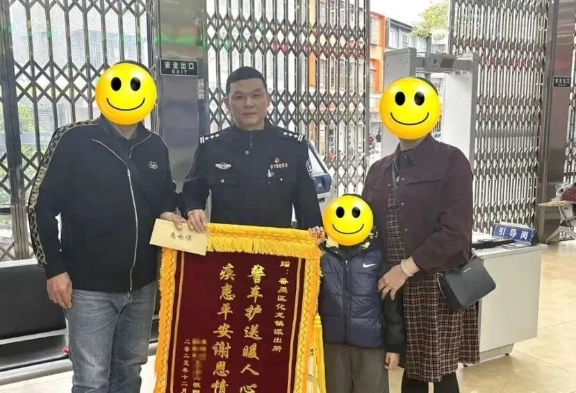 老两口送42°C高烧的孙子去医院路遇堵车,广州民警5分钟将孩子送达医院 老两口送42°C高烧的孙子去医院路遇堵车,广州民警5分钟将孩子送达医院