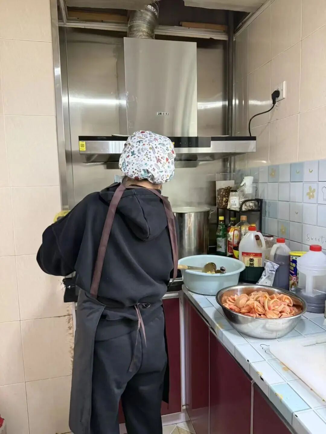 10元管饱，15分钟售罄！杭州39岁女子辞职亏本卖盒饭，卖出了……