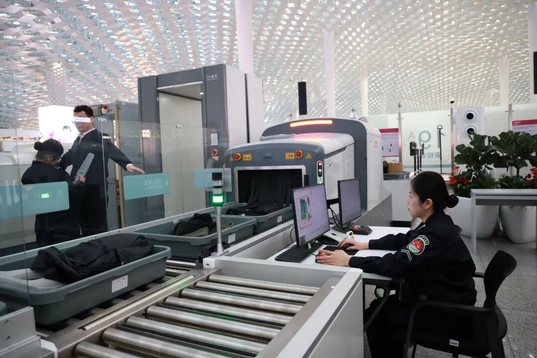除了充电宝，什么都不用拿出来！深圳机场“极速通关”攻略来了→