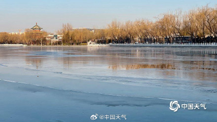 三九至 北京什刹海冰场半冰半水 暂未开放