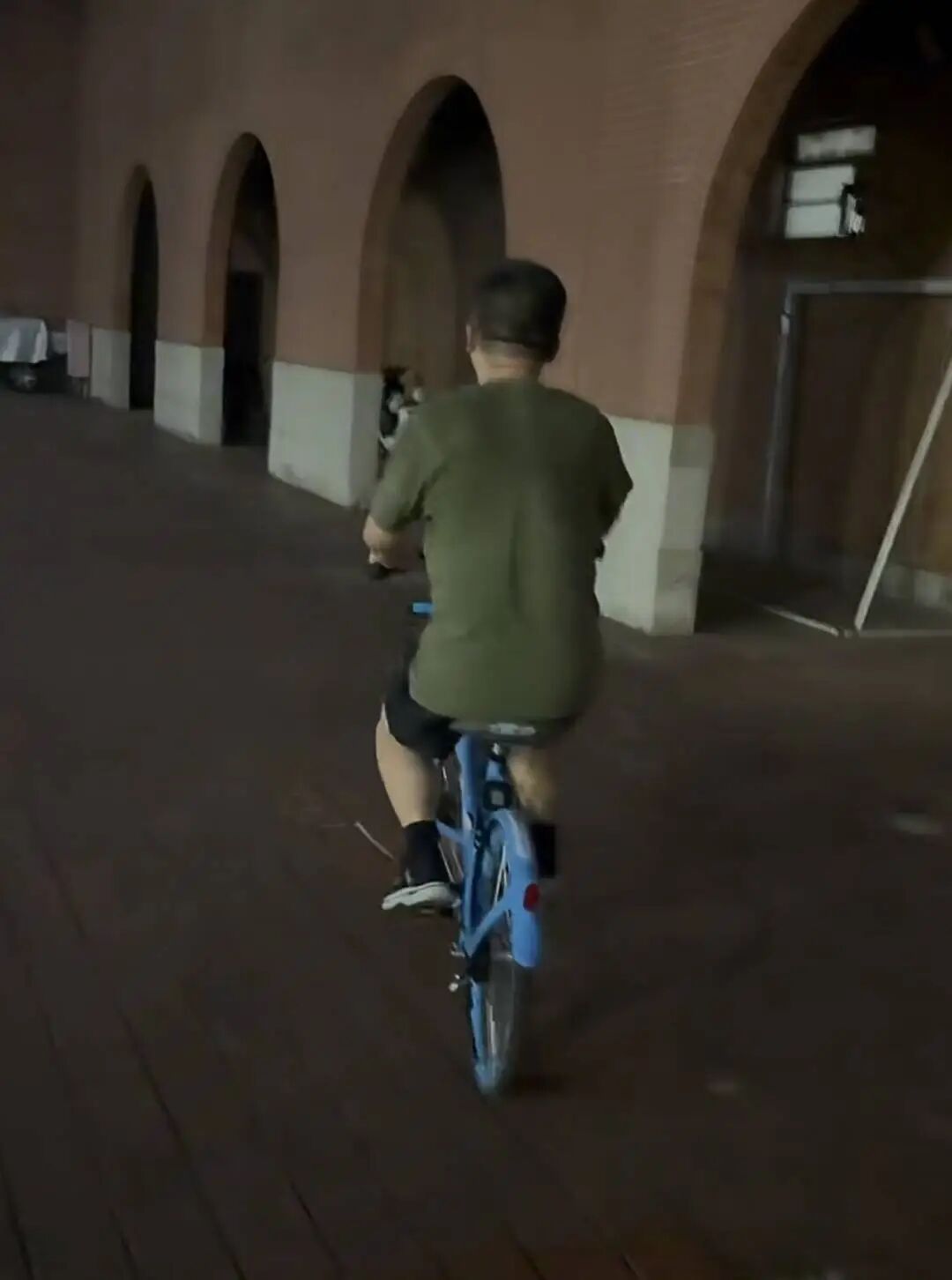 “小伙儿上门教成年人骑自行车”火了!两节课包会,累计已收入27万元 “小伙儿上门教成年人骑自行车”火了!两节课包会,累计已收入27万元